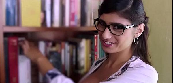  Huge tits and big booty arabic babe Mia Khalifa gets fucked